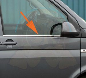 Moulures d'embellissement en inox poli, bas de vitres de portes avant T6 9/2015- (la paire)