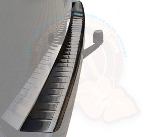 Protection adhésive de seuil de coffre sur pare-chocs arrière T5 4/2003-8/2015 (Hayon et portes battantes)T6 9/2015- (Portes battantes) inox chromé noir