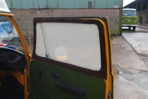 Zanzariere porte anteriori con contorno marrone a fissaggio magnetico interno o esterno 8/1967-7/1979 la coppia