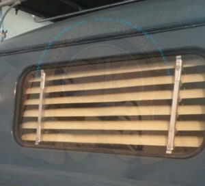 Persiana trasera de aluminio, accesorio de época, lamas en color marfil. Añade privacidad y refleja el calor 3/1955-7/1963