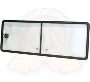 Vitre coulissante milieu gauche face à la porte coulissante 8/1967-7/1979